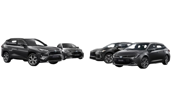 Vier Toyota Fahrzeuge in schwarzer Wagenfarbe stehen vor weißem Hintergrund.